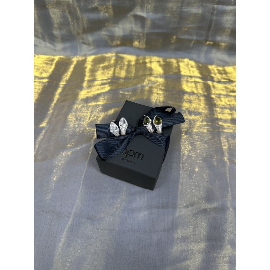 APM Monaco 新品 白色梨形锆石小巧银耳环女生高级气质耳饰礼物