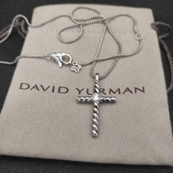 Hl65800David Yurman  x中间带钻十字架项链。链条粗1.5mm，长度45+5cm延迟链