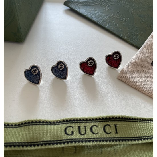 双G标志耳钉 ♥️桃心图案 纯银做旧 超级时尚好看 双G标志耳钉 ♥️桃心图案 纯银做旧 超级时尚好看