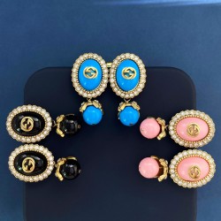 GQ9232800 Gucci 古驰复古花边满钻鸽子蛋彩色树脂珍珠双G标志耳钉 黄铜材料  复古作旧处理 颜色：绿色 粉色 黑色 尺寸约：总长3.8cm*上椭圆长1.9cm*宽2.3cm*厚1.2cm