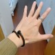 双G经典款系列复古银手链手绳 手绳尺寸:18.5>19.5>20.5>21.5厘米 细节对版做旧处理 非市面亮面版型 这款一直在出 古驰里面热卖款 非常好搭配潮流衣服 双G经典款系列复古银手链手绳 手绳尺寸:18.5>19.5>20.5>21.5厘米 细节对版做旧处理 非市面亮面版型 这款一直在出 古驰里面热卖款 非常好搭配潮流衣服