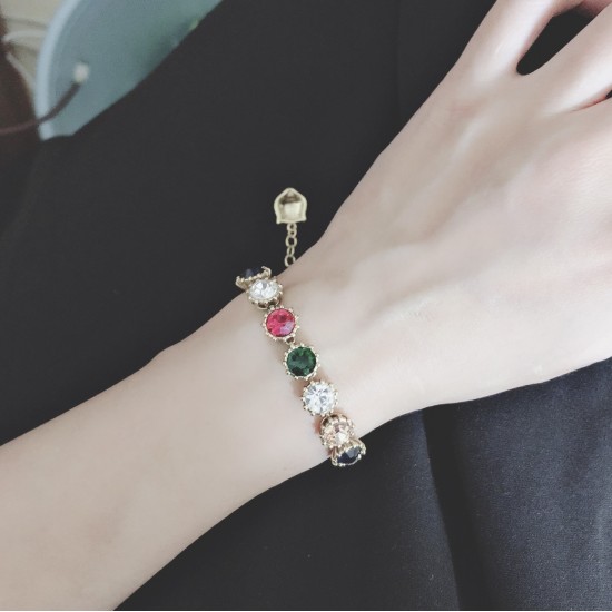 HL600A30Gucci 古驰 彩钻手链 亚金材质 带虎头尾牌 HL600A30Gucci 古驰 彩钻手链 亚金材质 带虎头尾牌