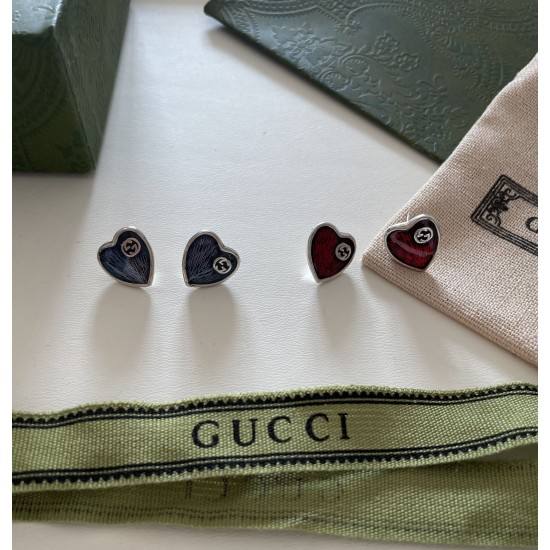 双G标志耳钉 ♥️桃心图案 纯银做旧 超级时尚好看 双G标志耳钉 ♥️桃心图案 纯银做旧 超级时尚好看