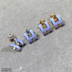 V金材质 5140A90  对版  爱马仕迷你H琳琅耳钉，耳针可自由转动，耳塞采用全新设计子弹头，不过敏不褪色，字印齐全。爱马仕HERMES 经典系H琳琅耳钉