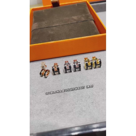 V金材质 5140A90(黑色)对版 爱马仕迷你H琳琅耳钉 V金材质 5140A90(黑色)对版 爱马仕迷你H琳琅耳钉