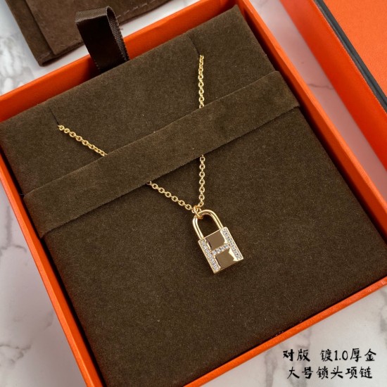 V金材质 2580B00 加厚版，爱马仕大号锁头项链，进口高碳钻 太考验师傅的手艺了 要确保每颗钻都镶嵌好[色][色] 高端定制 火爆 ✨1:1