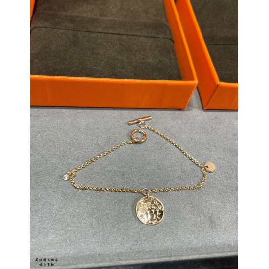 V金材质 5140B10码数16.17。钱币手链,这条手链算是最近的惊喜之一,小巧精致的confettis样式,它是实心纯银的 V金材质 5140B10码数16.17。钱币手链,这条手链算是最近的惊喜之一,小巧精致的confettis样式,它是实心纯银的