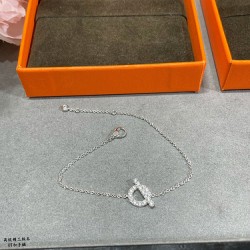 V金材质 8670A50   OT扣手链  高级精工版 众多网红女神爱戴OT扣满钻手链，手工铲钉镶嵌 原版字印
