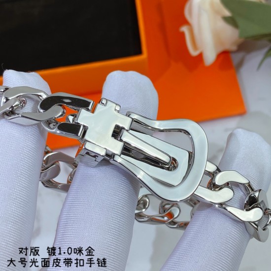 V金材质 2580C20加厚版，爱马仕大号光面皮带手链。高级精工版[色][色]众多网红同款 太考验师傅的手艺了 高端定制 女神 都爱爱马仕火爆  ✨1:1
