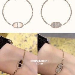 V金材质 5140B20爱马仕圆牌猪鼻子手链，独家发售～明星、网红、名媛都难以抗拒！ H*猪鼻子Farandole手镯 酷劲十足的经典标志 古今中外时尚浪尖上的不败元素 搭配各种手镯、手链，甚至是手表