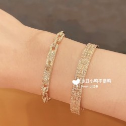 V金材质 2140C50加厚版。 爱马仕满钻纽扣手链，高级精工版[色][色]众多网红同款 高碳钻 太考验师傅的手艺了 要确保每颗钻都镶嵌好[色][色] 高端定制  ✨1:1