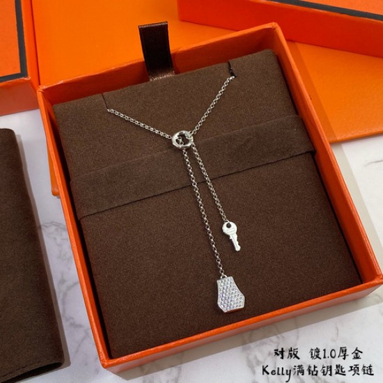 新款2580310 V金材质 加厚版,玫瑰金,白金色。高级精工版众多网红同款 锁头钥匙项链 新款2580310 V金材质 加厚版,玫瑰金,白金色。高级精工版众多网红同款 锁头钥匙项链