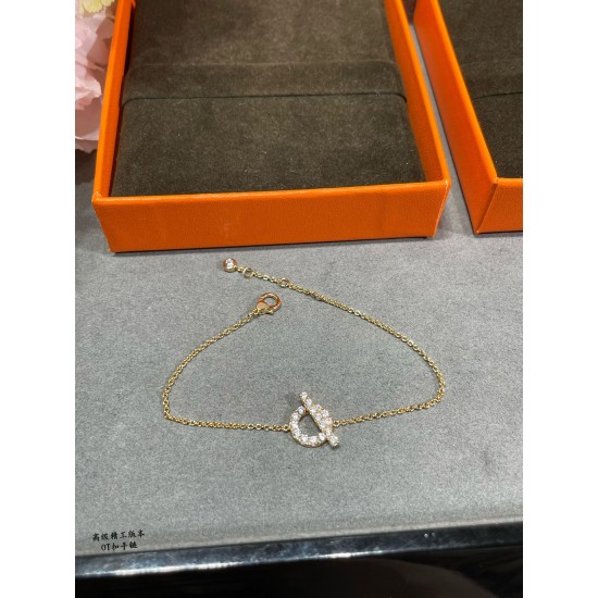 V金材质 8670A50 OT扣手链 高级精工版 众多网红女神爱戴OT扣满钻手链,手工铲钉镶嵌 原版字印 V金材质 8670A50 OT扣手链 高级精工版 众多网红女神爱戴OT扣满钻手链,手工铲钉镶嵌 原版字印