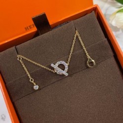 V金材质 8670A60 OT搭扣手链  高级精工版 众多网红女神爱戴OT扣满钻手链，手工铲钉镶嵌 原版字印。