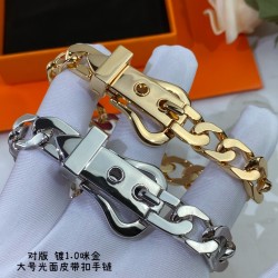 V金材质 2580C20加厚版，爱马仕大号光面皮带手链。高级精工版[色][色]众多网红同款 太考验师傅的手艺了 高端定制 女神 都爱爱马仕火爆  ✨1:1