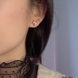 V金材质 5140A90。（肉色）对版  爱马仕迷你H琳琅耳钉