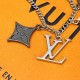 M0A10 项链将字母悬挂于可调节链条中央,两侧点缀经典Monogram元素,以不同纹理呈现视建觉趣意,为品牌拥趸再添崭新之选 M0A10 项链将字母悬挂于可调节链条中央,两侧点缀经典Monogram元素,以不同纹理呈现视建觉趣意,为品牌拥趸再添崭新之选