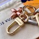 驴家玫瑰金钥匙扣800A80 字母、Monogram 花卉及路易威登标识铭纹共同阐释此款 驴家玫瑰金钥匙扣800A80 字母、Monogram 花卉及路易威登标识铭纹共同阐释此款