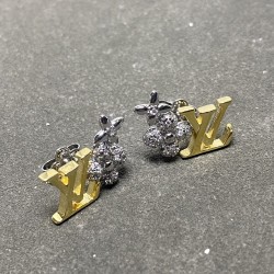 新品分色镶钻字母耳钉 编号：BDL13650