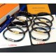 Hl76800驴家Keep It 手镯取材经典 皮革搭配便于开合的路易威登标识铭纹锁扣。男女情侣款尺寸18CM&20CM Hl76800驴家Keep It 手镯取材经典 皮革搭配便于开合的路易威登标识铭纹锁扣。男女情侣款尺寸18CM&20CM
