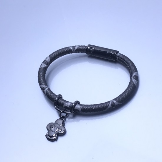 LV皮绳 新款吊件情侣皮绳 编号:C0245760 LV皮绳 新款吊件情侣皮绳 编号:C0245760