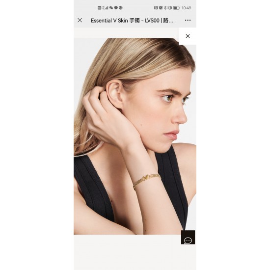 驴家本款 Essential V Skin 项链汇聚三条精致珠串与 Essential V 标识,散发抛光金属件的瞩目莹泽。 Circle 标识栖居可调节链条端部,彰显品牌对细节设计的雕琢。低调精 驴家本款 Essential V Skin 项链汇聚三条精致珠串与 Essential V 标识,散发抛光金属件的瞩目莹泽。 Circle 标识栖居可调节链条端部,彰显品牌对细节设计的雕琢。低调精