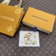 Hl97909 LV四小花手链 简约设计 blingbling✨✨✨代购级别 Hl97909 LV四小花手链 简约设计 blingbling✨✨✨代购级别