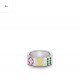 HL90551驴家戒指Play-It 戒指以诙谐意趣展现路易威登标识与 Monogram 花卉,将其与恰似骰子图案的波点共同排列于多面金属指环上,释放视觉冲击。到货6-7-8-9拿三色 HL90551驴家戒指Play-It 戒指以诙谐意趣展现路易威登标识与 Monogram 花卉,将其与恰似骰子图案的波点共同排列于多面金属指环上,释放视觉冲击。到货6-7-8-9拿三色
