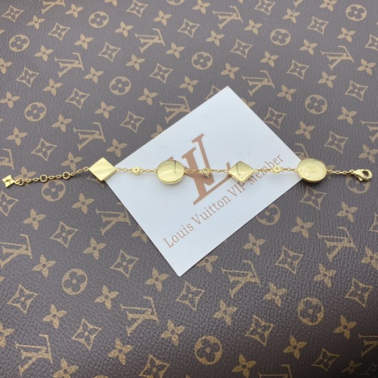 Hl97909 LV四小花手链 简约设计 blingbling✨✨✨代购级别 Hl97909 LV四小花手链 简约设计 blingbling✨✨✨代购级别