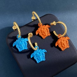 VS9581750 范思哲Versace金属扭绳C形耳钉吊活力橙色蓝色美杜莎人面耳钉 黄铜材料 尺寸:高约3.5cm