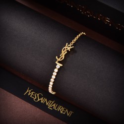 YX80A00手链❤️ 原装黄铜材质 创立于1961年 优雅抽象大胆别致的设计风格使它成为奢华时尚界著名的品牌之一。引领精致、时尚、新颖的法国时尚风格
