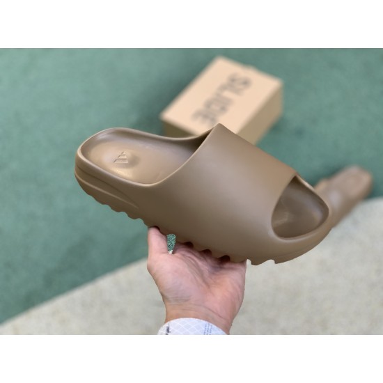 椰子拖鞋 浅棕色偏小1码adidas YEEZY SLIDE极简风拖鞋 椰子拖鞋 浅棕色偏小1码adidas YEEZY SLIDE极简风拖鞋