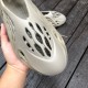 洞洞鞋鼠尾草 Adidas Yeezy Foam Runner Stone Sage灰褐色 鼠尾草男女款GX4472 洞洞鞋鼠尾草 Adidas Yeezy Foam Runner Stone Sage灰褐色 鼠尾草男女款GX4472