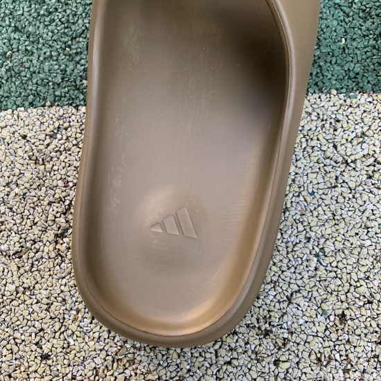 椰子拖鞋 浅棕色偏小1码adidas YEEZY SLIDE极简风拖鞋 椰子拖鞋 浅棕色偏小1码adidas YEEZY SLIDE极简风拖鞋
