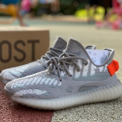 350v3尾灯水滴 Yeezy 350 V3 Runner 粉水滴鞋面夜光半透明橡胶覆盖，类似于水滴的流体轮廓，非常独特 依然Boost加持 FC9215