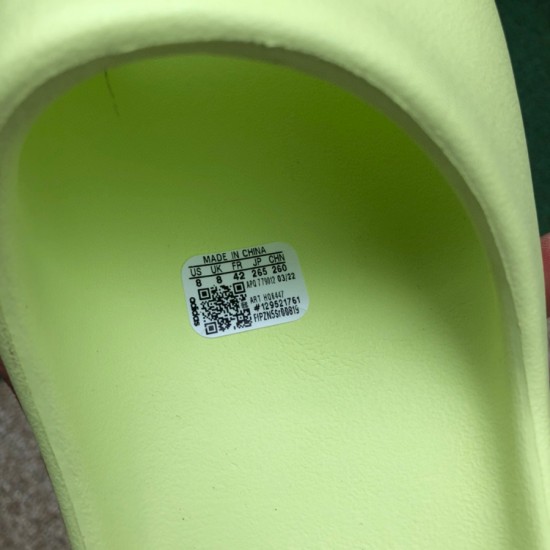 椰子拖鞋荧光绿 Adidas Yeezy 荧光绿 椰子运动休闲拖鞋男女 hq6447 椰子拖鞋荧光绿 Adidas Yeezy 荧光绿 椰子运动休闲拖鞋男女 hq6447