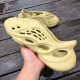 洞洞鞋米黄 Adidas Yeezy 米黄 硫磺 镂空椰子 休闲 沙滩 洞洞鞋 拖鞋 GV6775 洞洞鞋米黄 Adidas Yeezy 米黄 硫磺 镂空椰子 休闲 沙滩 洞洞鞋 拖鞋 GV6775