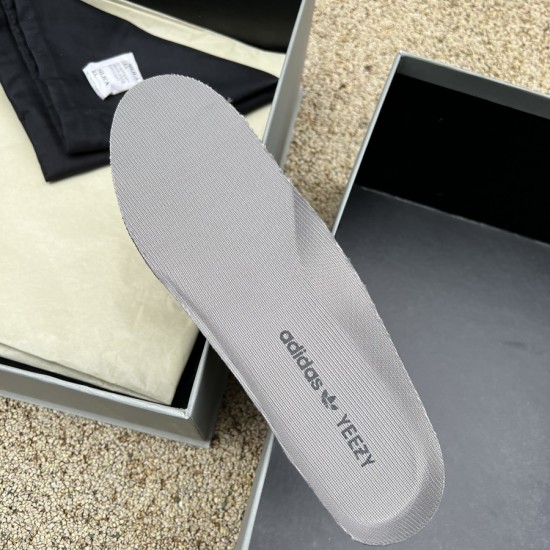 椰子750夜光 全新版本⚡️Adidas Yeezy 750 Boost Glow Dark侃爷夜光灰椰子BB1840 椰子750夜光 全新版本⚡️Adidas Yeezy 750 Boost Glow Dark侃爷夜光灰椰子BB1840