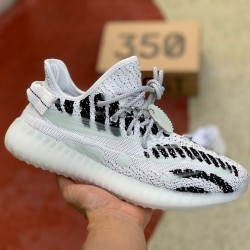 350v2白水滴Yeezy 350 V3 Runner 鞋面夜光半透明橡胶覆盖，类似于水滴的流体轮廓 白水滴 FC9212