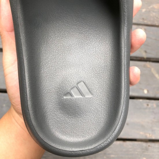 椰子拖鞋黑色 Adidas Yeezy Slid 黑色黑玛瑙侃爷椰子潮流拖鞋 id4132 椰子拖鞋黑色 Adidas Yeezy Slid 黑色黑玛瑙侃爷椰子潮流拖鞋 id4132