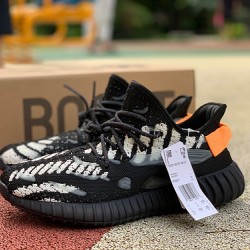 350v2黑水滴Yeezy 350 V3 Runner 鞋面夜光半透明橡胶覆盖，类似于水滴的流体轮廓 黑水滴 FC9211