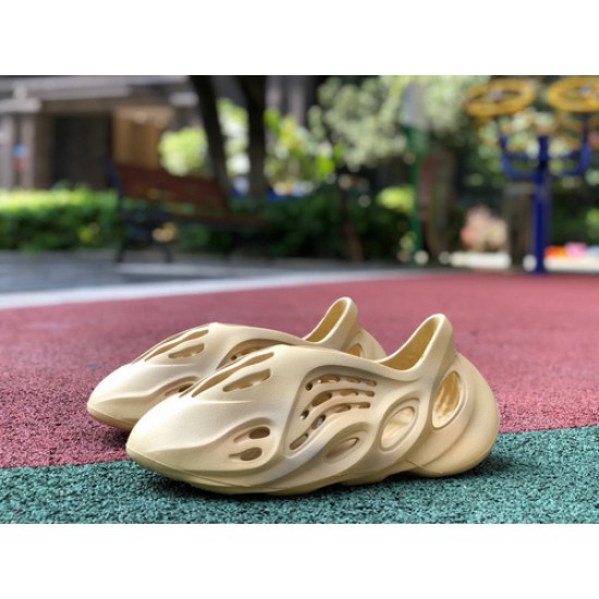 洞洞鞋金黄色 Adidas Yeezy Foam Runner Stone Sage金黄色 男女款GX4472 洞洞鞋金黄色 Adidas Yeezy Foam Runner Stone Sage金黄色 男女款GX4472