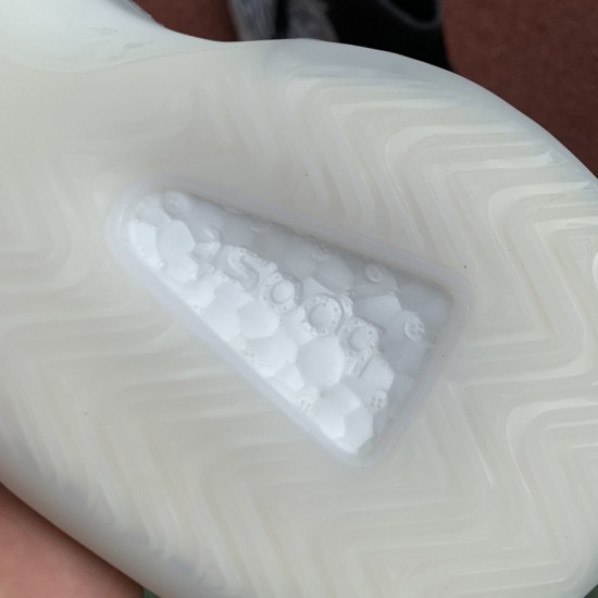 椰子篮球鞋 YEEZY BSKTBL 篮球鞋3M反光 椰子 黑灰银 EG1535 尺码:36-47.5 椰子篮球鞋 YEEZY BSKTBL 篮球鞋3M反光 椰子 黑灰银 EG1535 尺码:36-47.5