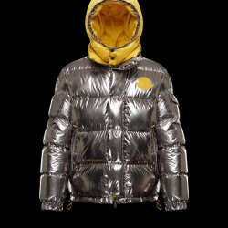 2 MONCLER 1952 + VALEXTRA PRELE