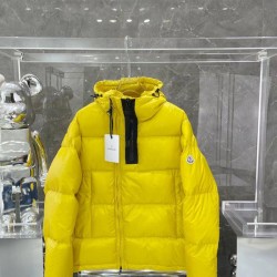 Moncler Jacket  蒙口新款错位双拉链设计，设计感满满。 颜色：黑色 黄色