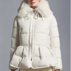 Moncler Locustelle Short Down Jacket