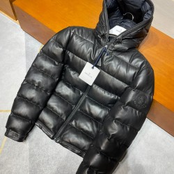 Moncler M022
