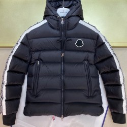 Moncler M048