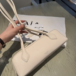 Alaia 腊肠包  尺寸(厘米):长27x宽9x高8
