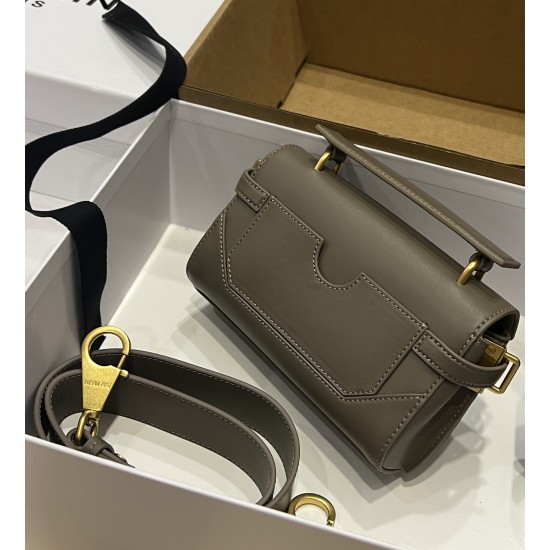 Balmain bag size:19*12*7.5cm Balmain bag size:19*12*7.5cm